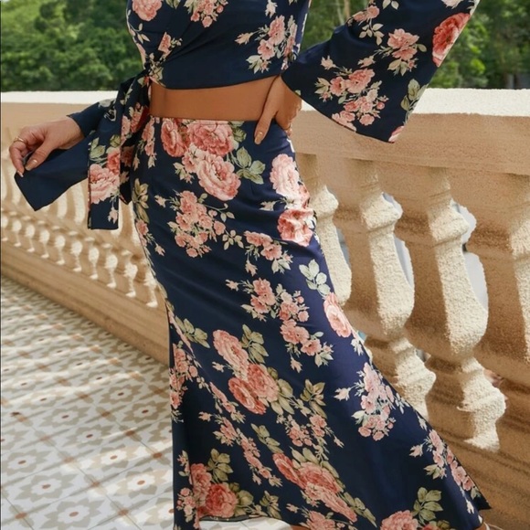 Floral print top and skirt - Picture 5 of 5